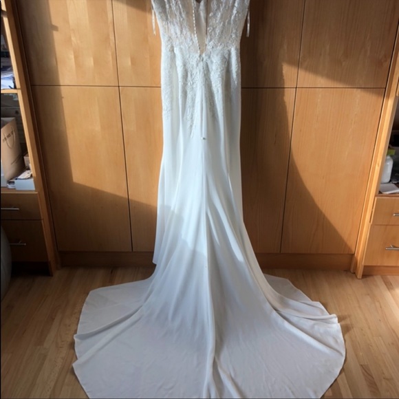 Cosmobella Milano Lace Wedding Dress - Picture 8 of 10